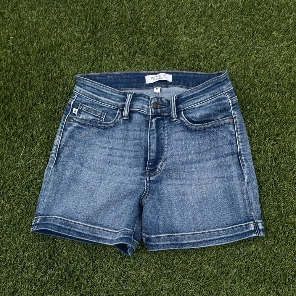 Judy Blue Mid-rise Heavy Contrast Flap Pockets Shorts - Picture 6 of 12